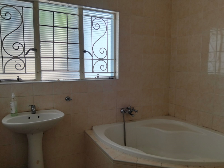 To Let Commercial Property for Rent in Mthata Eastern Cape